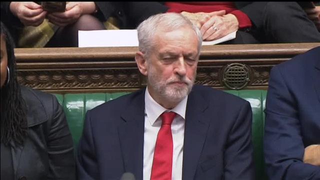 Jeremy Corbyn llama supuestamente &quot;mujer estúpida&quot; a Theresa May en su enésimo rifirrafe