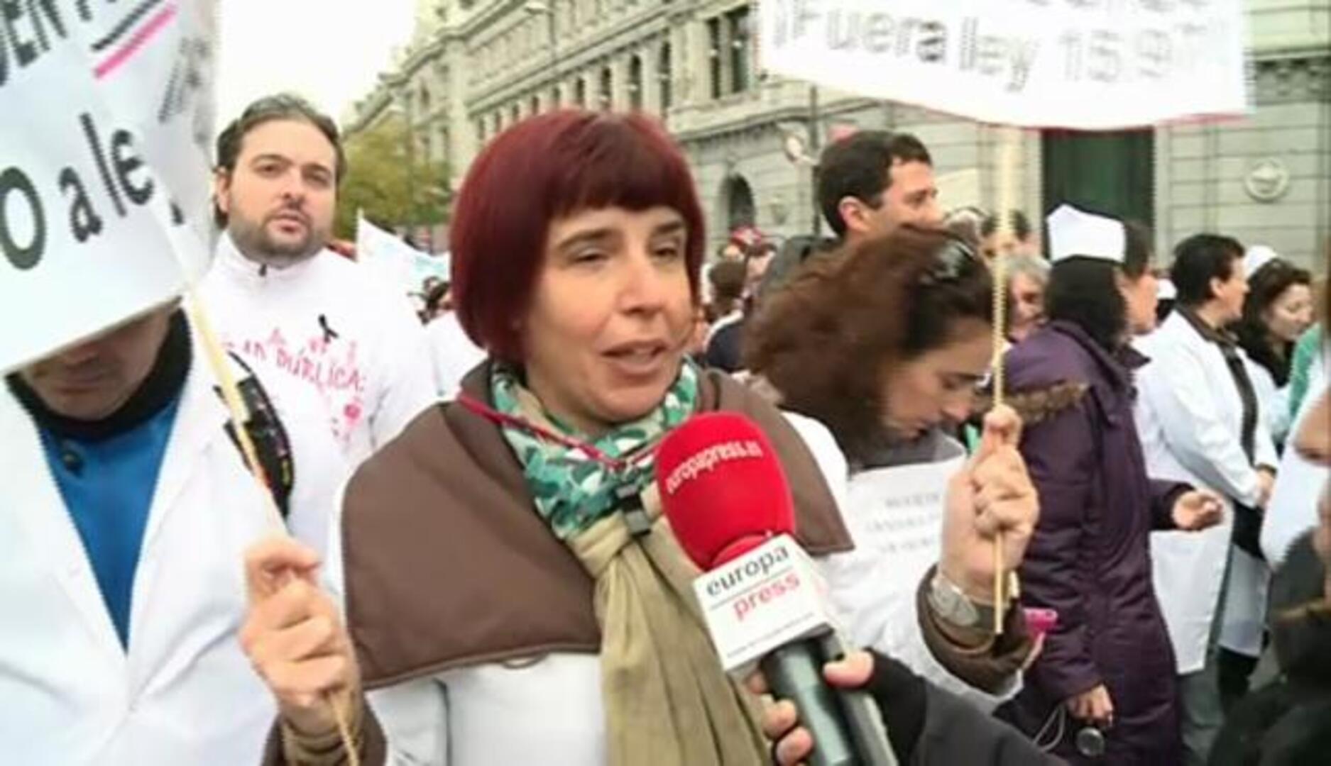 Miles de personas de la «Marea Blanca» protestan por las reformas sanitarias