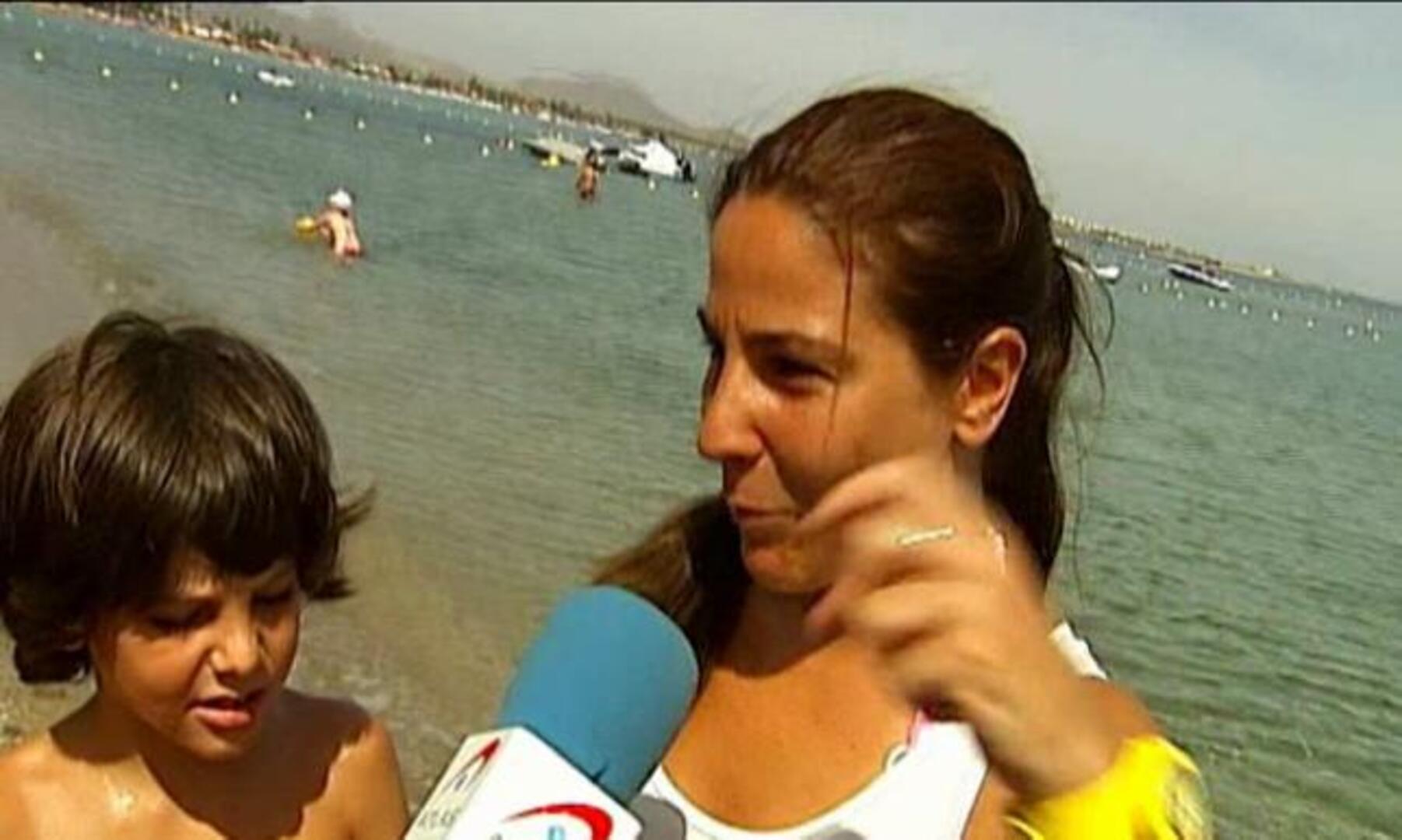 Una invasión de medusas llega a las costas de la Manga