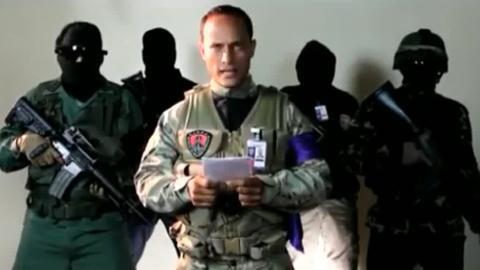 Agentes en los alrededores del Supremo de Venezuela, en Caracass. | Vídeo: Maduro amenaza con utilizar "las armas" para liberar a la "patria" venezolana