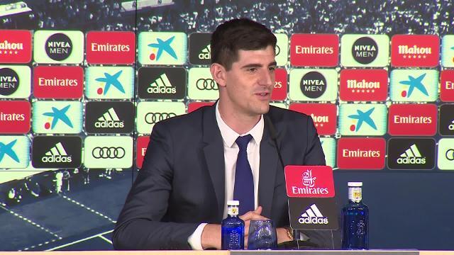 Courtois: &quot;Nunca ha besado un escudo salvo el del Real Madrid&quot;