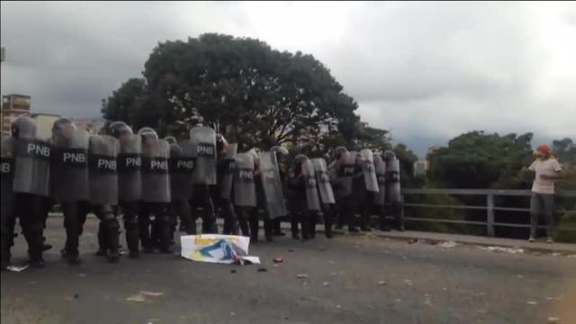 El líder de la oposición venezolana Juan Guaidó se autoproclama presidente