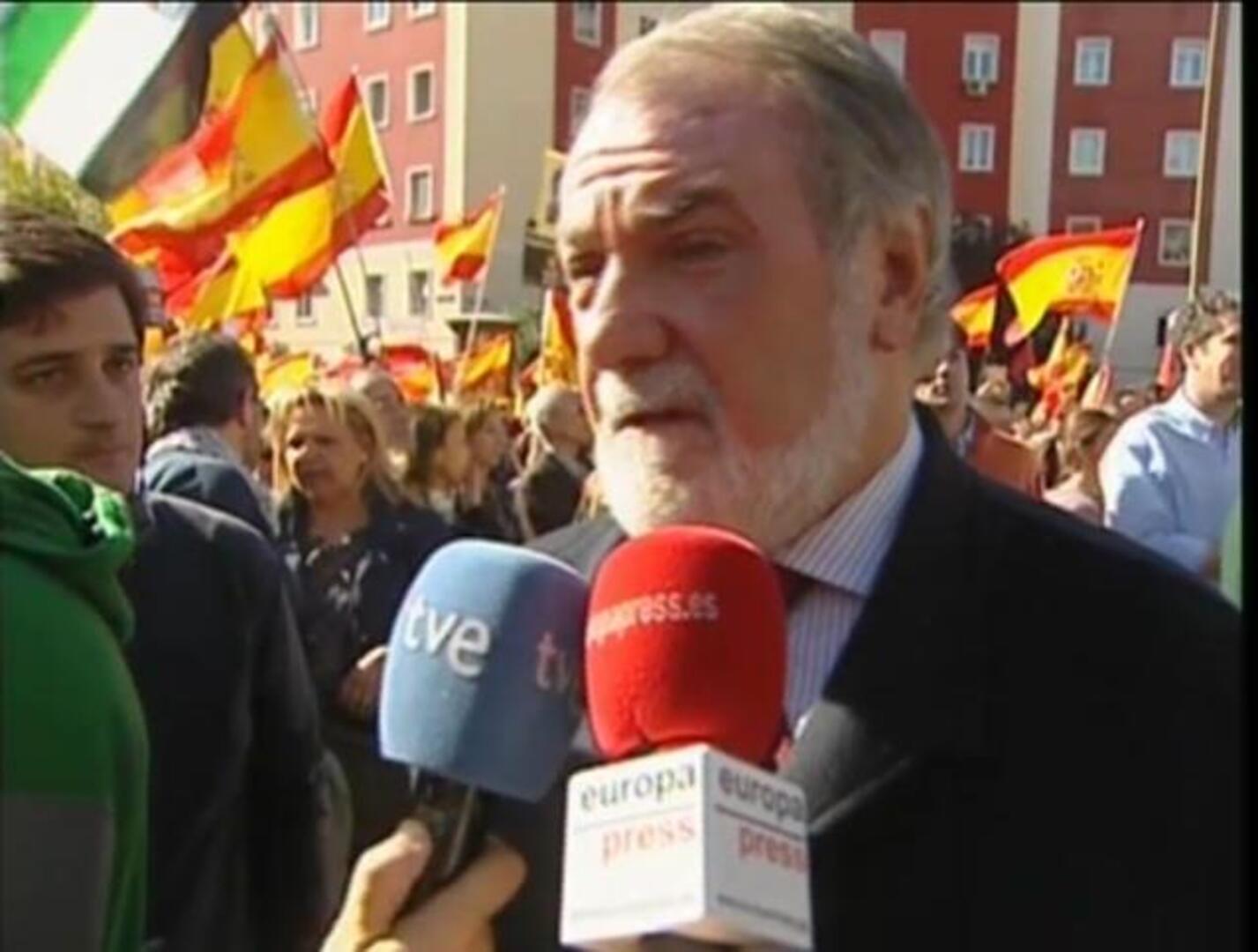 Las víctimas critican a los políticos que hacen caso a ETA y quieren dar un portazo a la historia