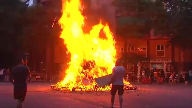 Comienzan a arder las hogueras de San Juan