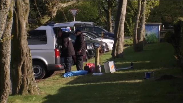 Un autobús, en el lugar donde los forenses recrean el atentado contra el autobús del Borussia Dortmund