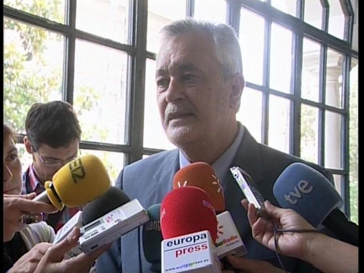 Los socialistas muestran «todo su apoyo» a Chacón tras abandonar las primarias