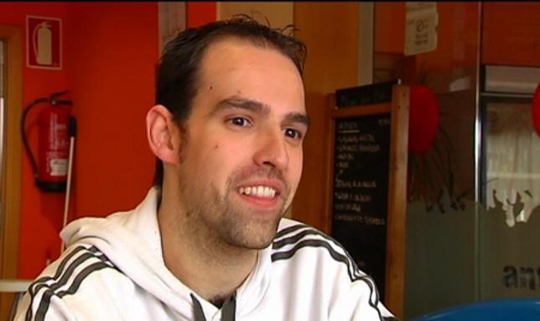 Devuelve más de 12.000 euros y el dueño  promete encontrarle un empleo