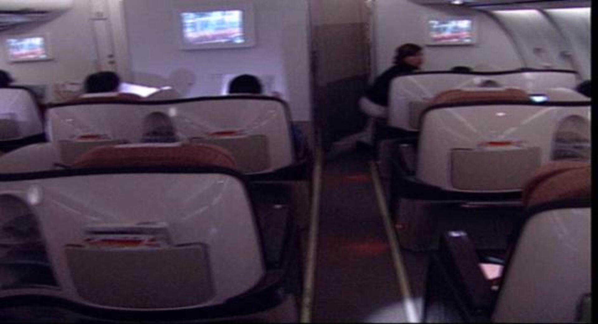 El clamor en Twitter obliga a los eurodiputados a cambiar su voto en contra de viajar en clase turista