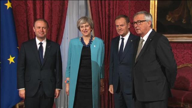 Vídeo: Rajoy y Theresa May mantienen en privado una reunión bilateral sobre el Brexit