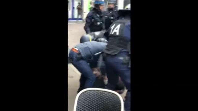 La popularidad de Macron baja a mínimos históricos en Francia