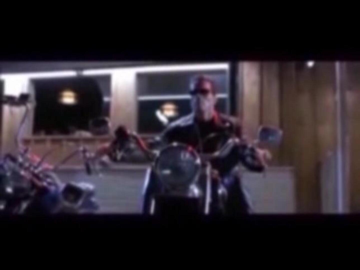 Arnold Schwarzenegger encarga tres estatuas de si mismo