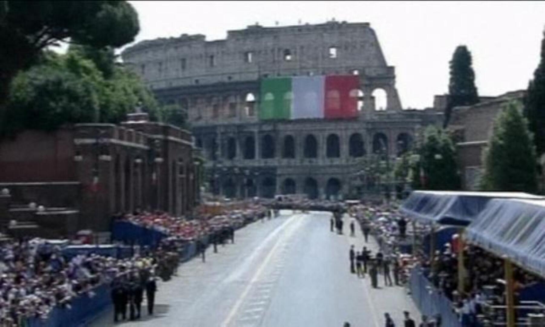 Berlusconi comete un error de protocolo con el Rey