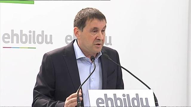 Arnaldo Otegi (i) y el dirigente de Sortu Arkaitz Rodríguez