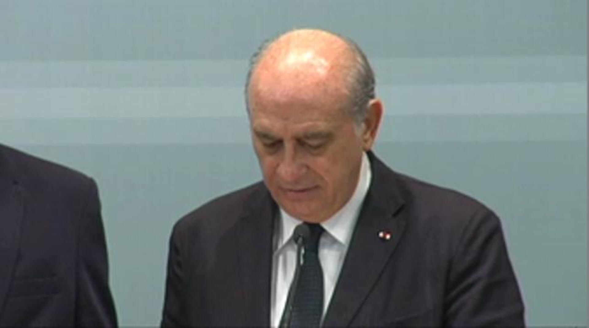 La Policía en Barajas después de los atentados de enero en París