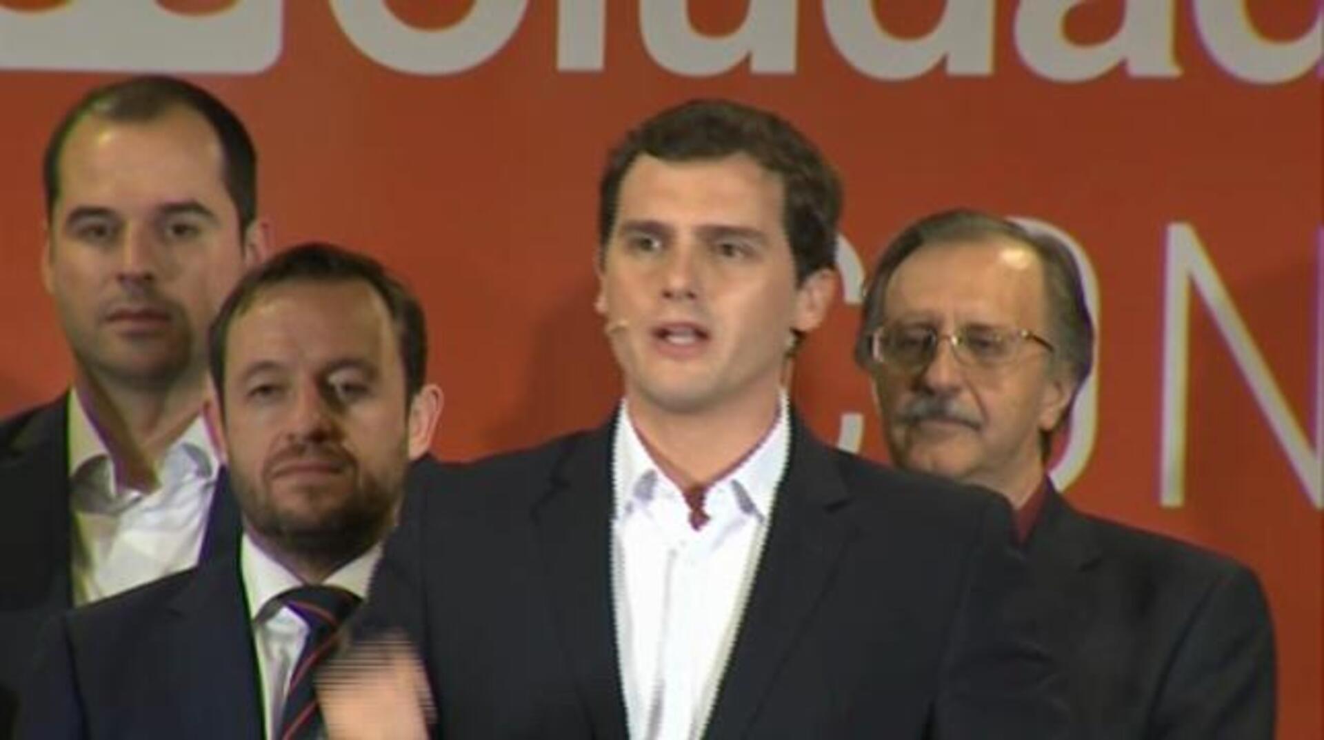Albert Rivera, ante el cartel de inicio de campaña de Ciudadanos