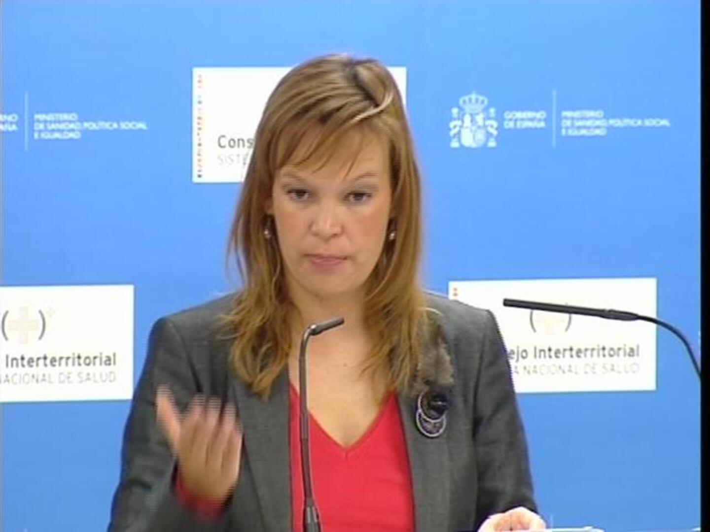 Pajín se defiende: «Desde el primer minuto hemos actuado en la crisis del pepino»