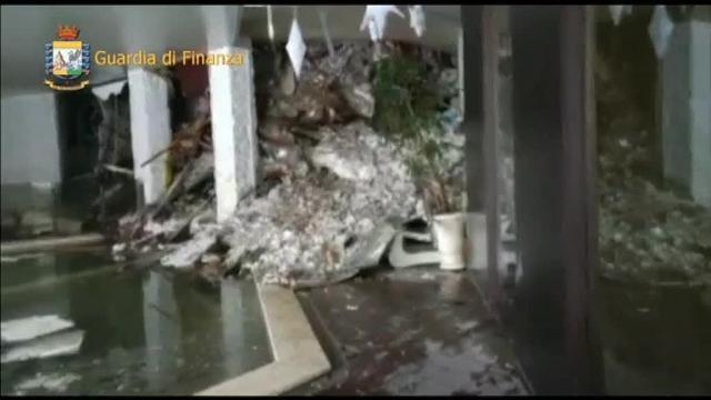 Vídeo: Los equipos de rescate buscan supervivientes en el hotel sepultado por la nieve en Italia