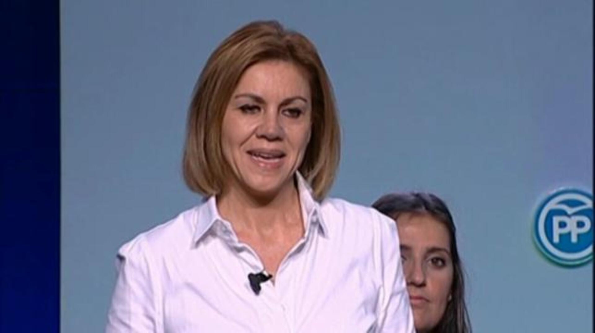 Cospedal junto a la presidenta de NNGG del PP, Beatriz Jurado, y la presidenta de NNGG del PP de Madrid, Ana Isabel Pérez