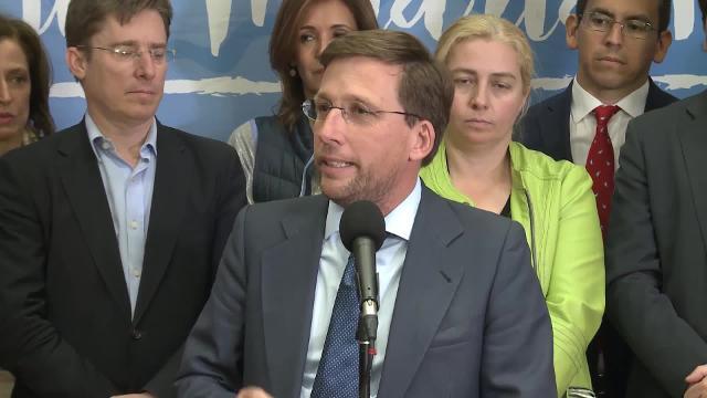 Íñigo Henríquez de Luna deja paso a José Luis Martínez Almeida,