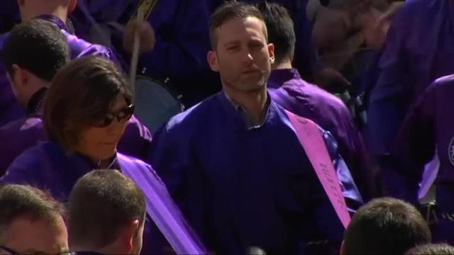 Los tambores toman las calles de Calanda