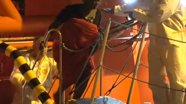 Salvamento marítimo rescata a más de 30 personas en el mar de Alborán (Almería)