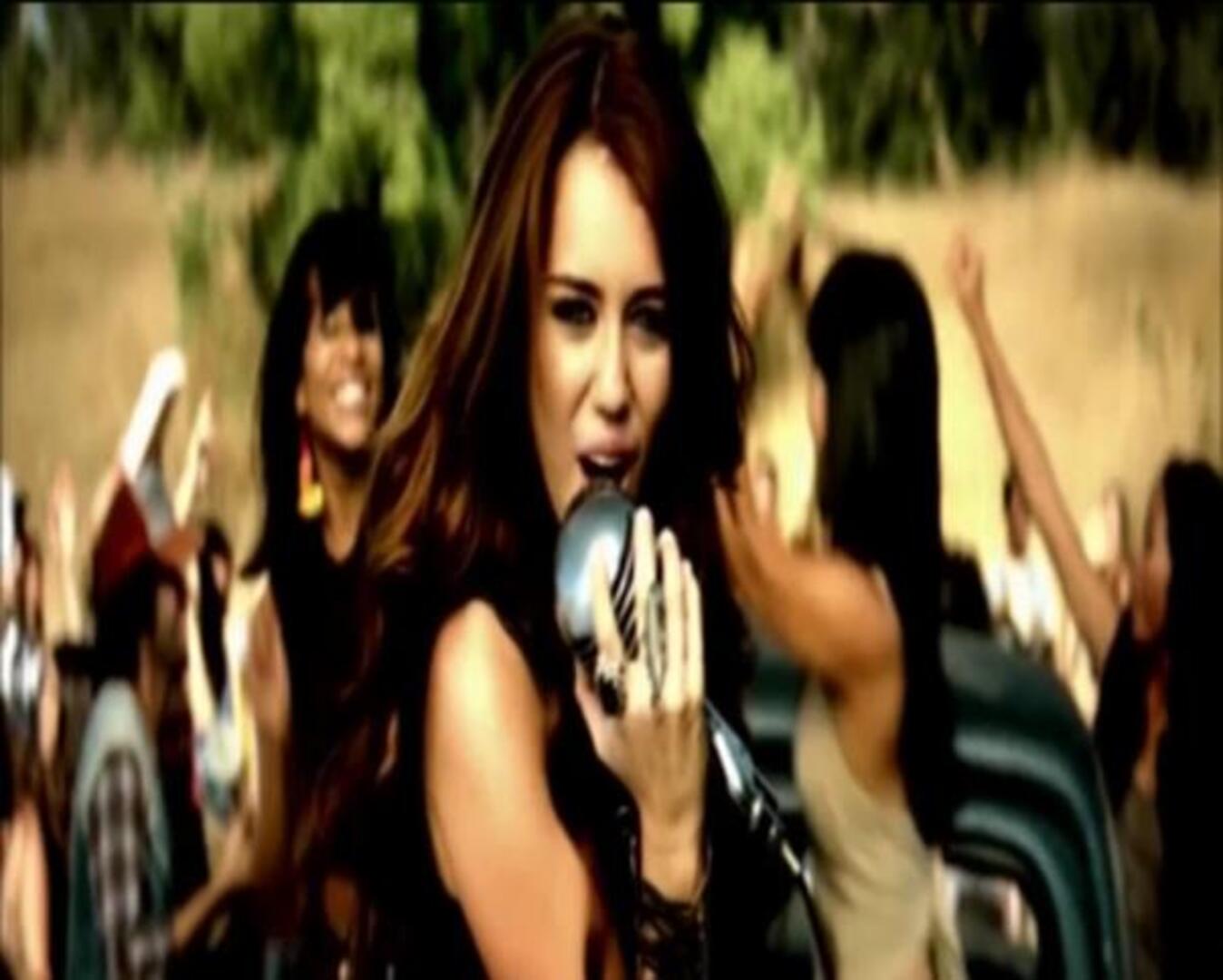 Miley Cyrus desmiente a través de Twitter los rumores sobre su anorexia