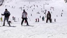 La nieve caída estos días hace ideal la práctica de deportes de nieve