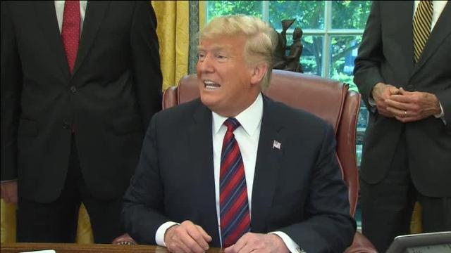 Miles de migrantes hondureños prosiguen su marcha hacia EE.UU.