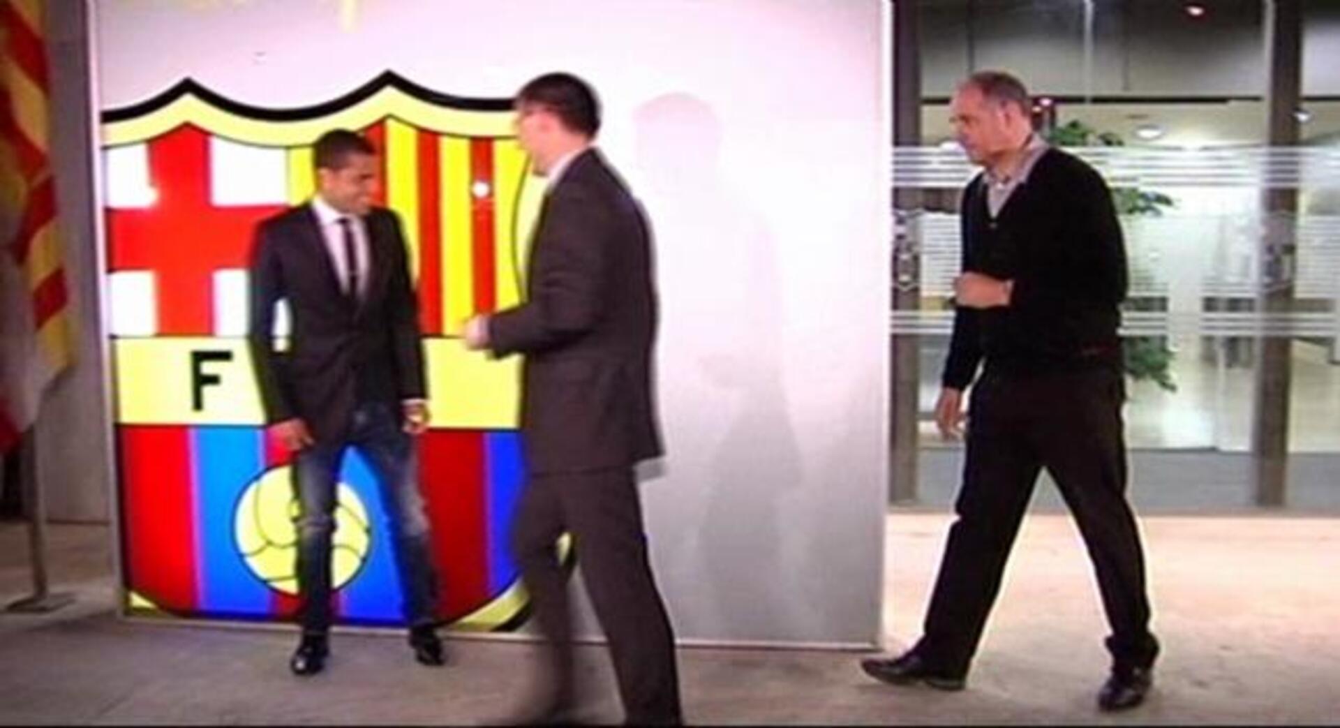 Dani Alves renueva hasta 2015