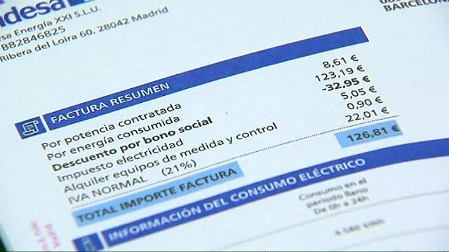 Vídeo: Consumidores indignados por la subida del precio de la luz en plena ola de frío