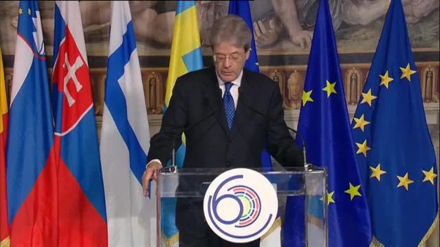 Fotografía de familia de los jefes de Estado o de Gobierno de los 27 países de la Unión Europea (UE), sin Reino Unido, que han conmemorado hoy en la capital italiana el 60 aniversario de los Tratados de Roma