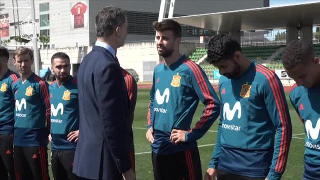 Felipe VI desea suerte a la selección española antes de viajar a Rusia