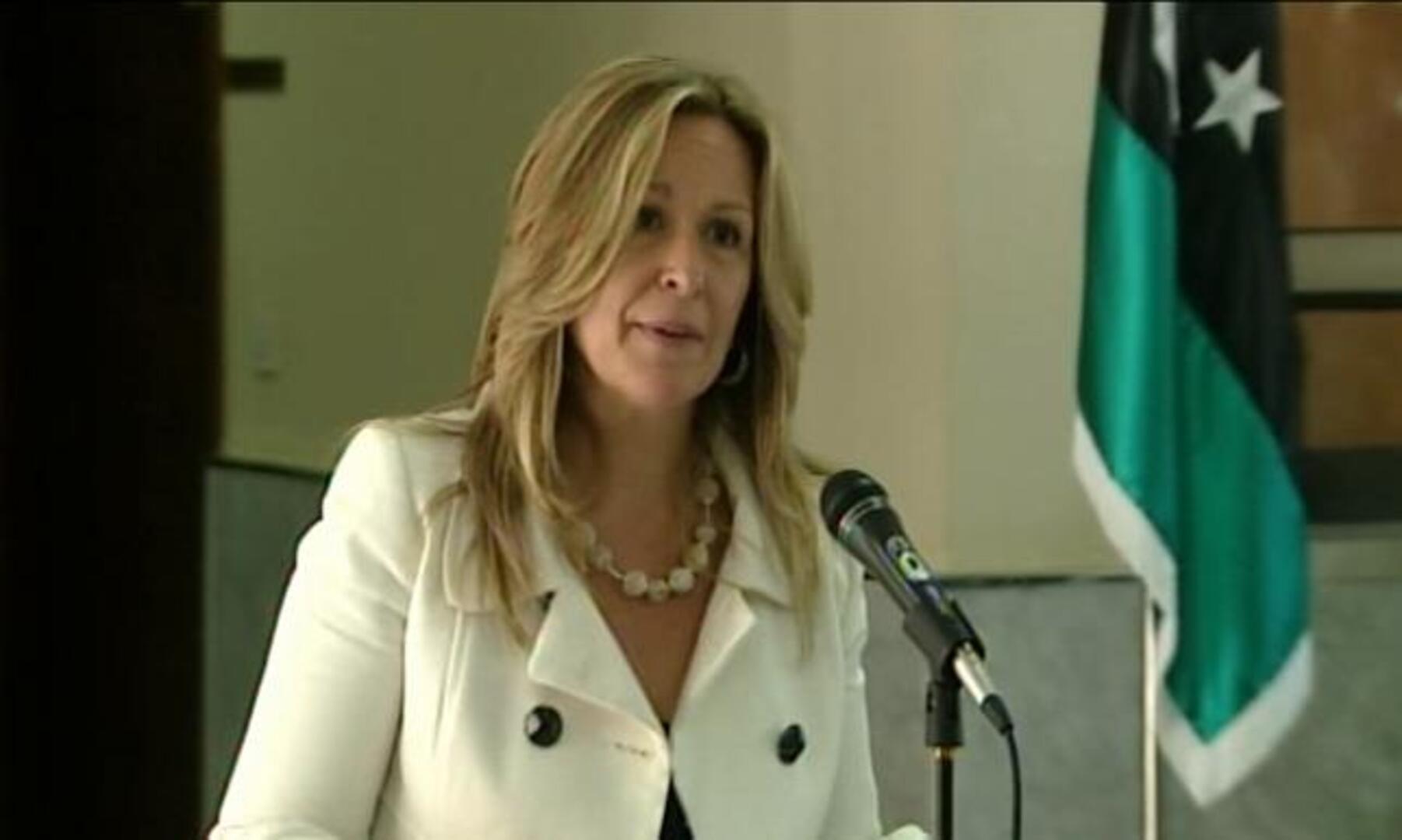 España rompe con Gadafi y abraza a los rebeldes