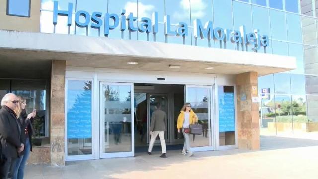 La Infanta Elena visita al rey Juan Carlos en el Hospital