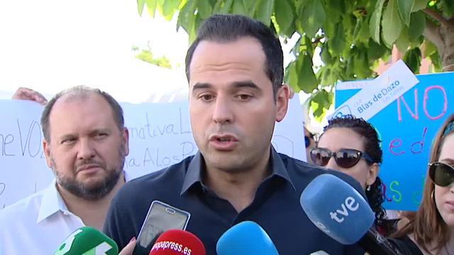 Aguado dice que habrá elecciones en la Comunidad si VOX se &quot;empeña&quot; en rechazar la coalición Cs-PP