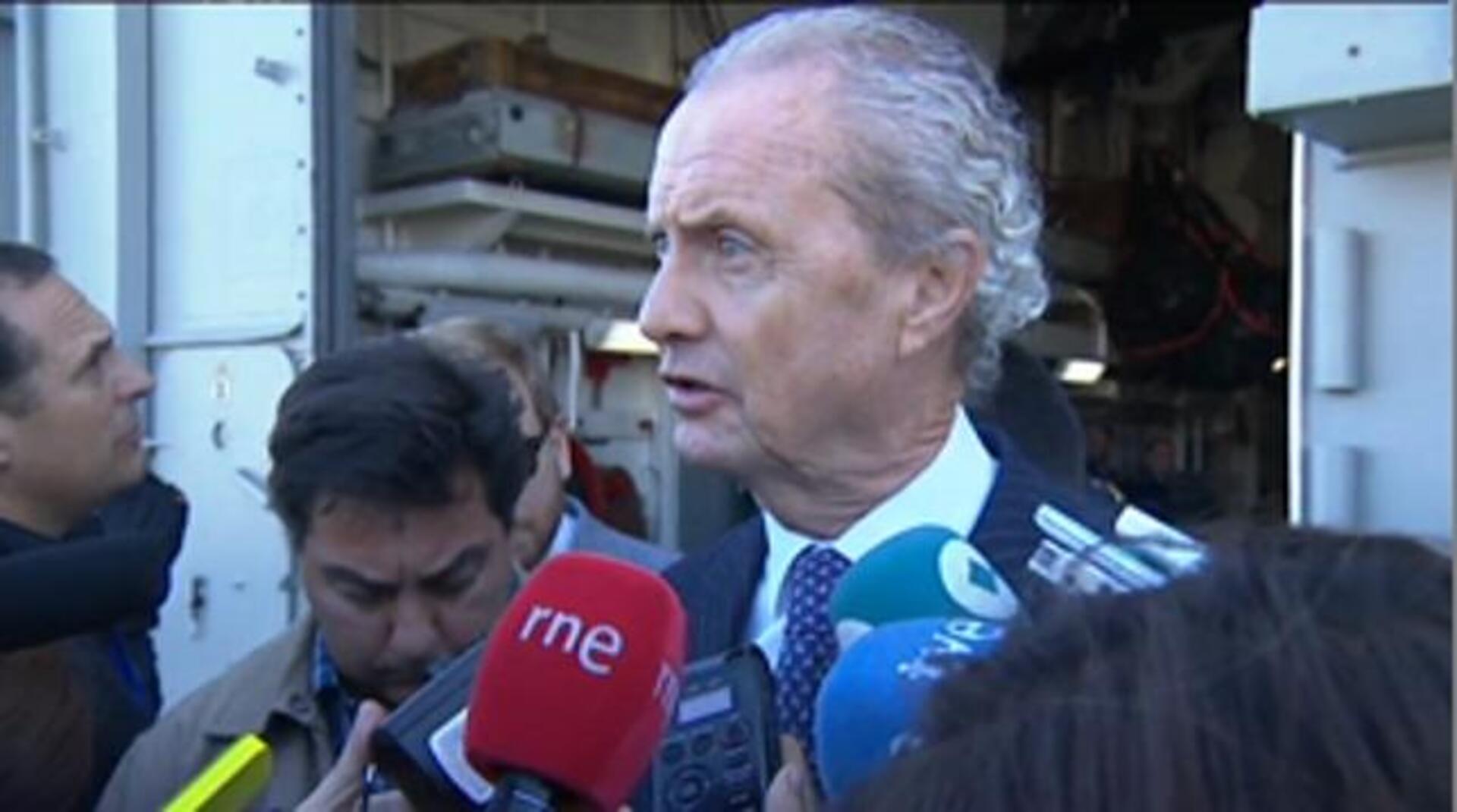 Morenés, durante su visita al destacamento aéreo Grappa, en la base aérea de Sigonella