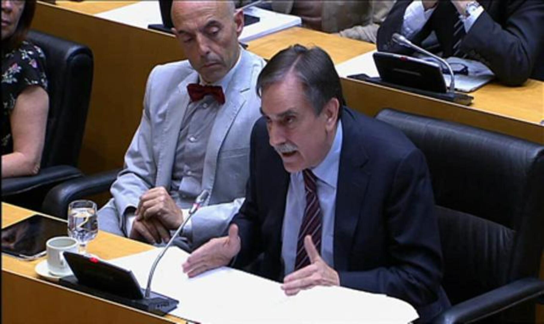 Guindos promete a Bankia todas las ayudas que necesite y le obliga a ampliar capital