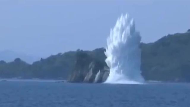 El líder de Corea del Norte, Kim Jong-un (centro imagen)