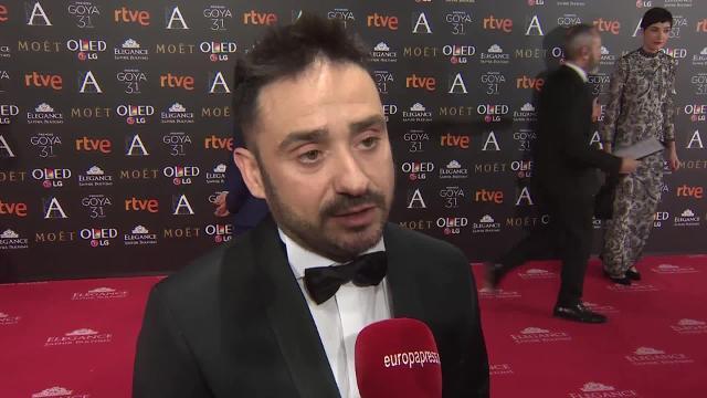 Juan Antonio Bayona con su Goya a la mejor dirección