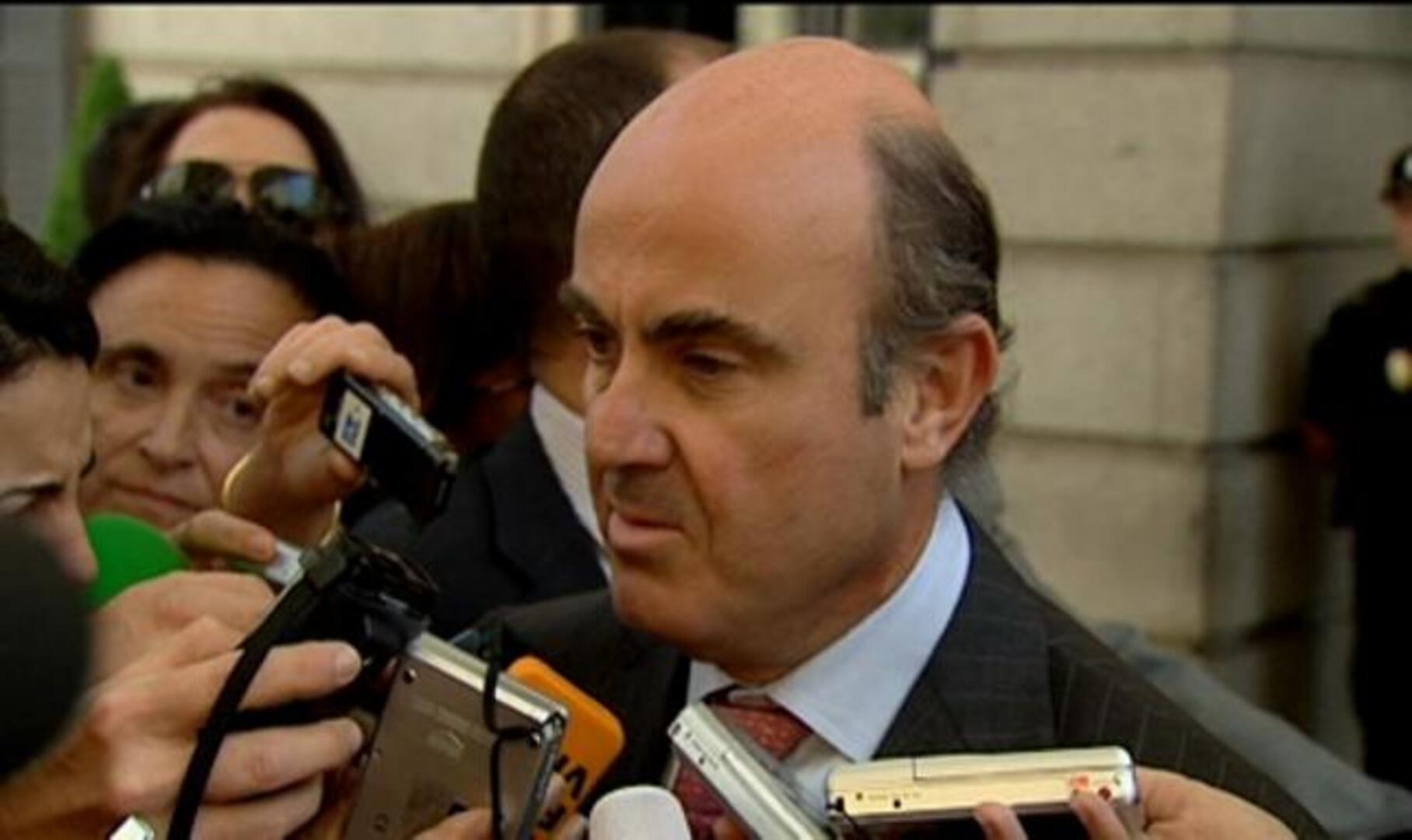 El Gobierno anuncia nuevas medidas para frenar el acoso de los mercados