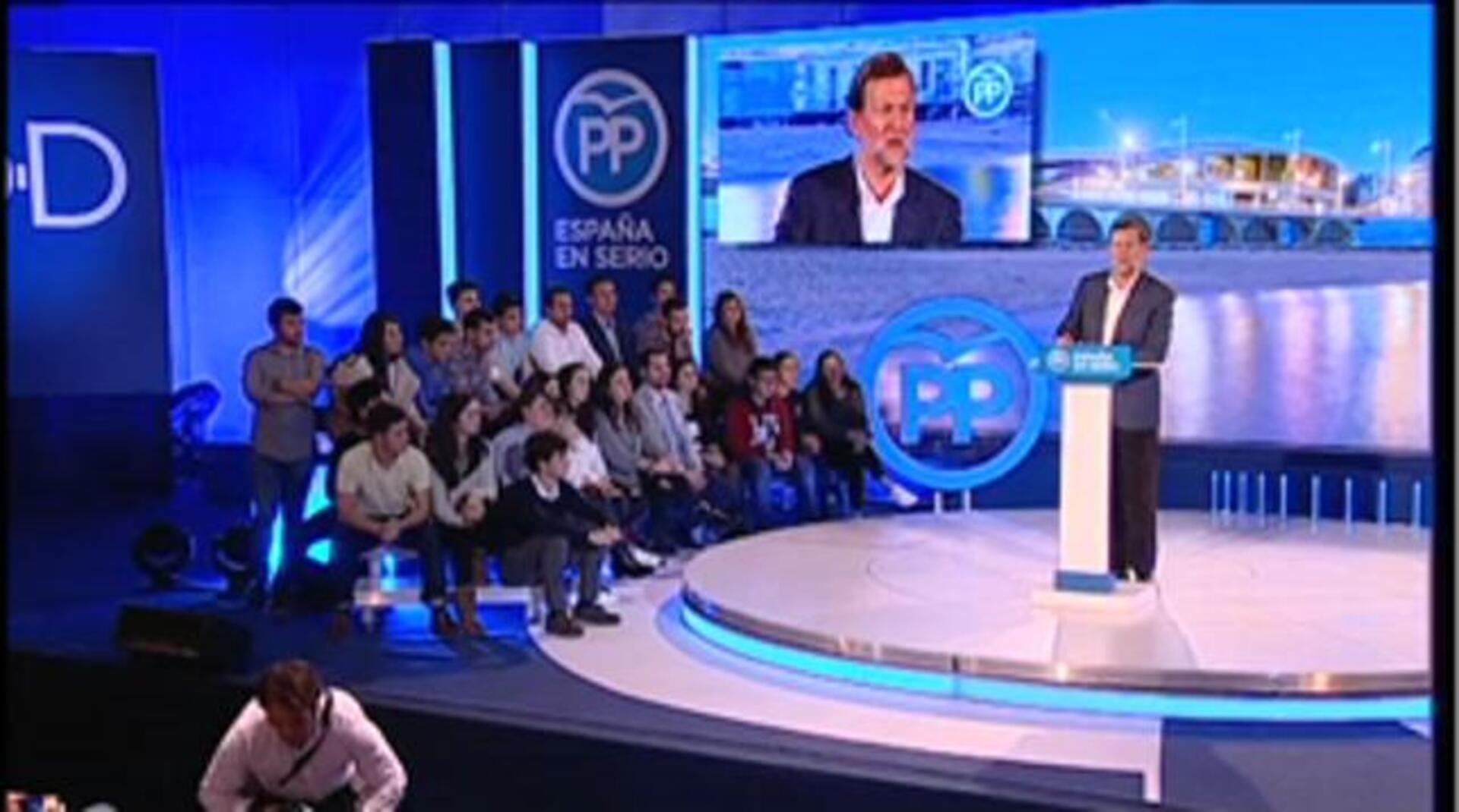 El presidente del Gobierno y candidato a la reelección por el PP, Mariano Rajoy, durante el mitin central de su partido hoy en A Coruña