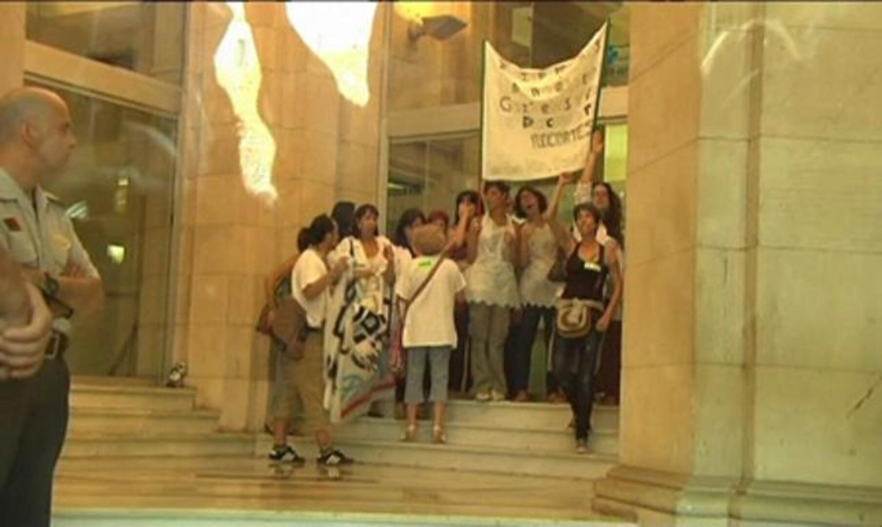 Los colegios de médicos de toda España se rebelan frente a los recortes