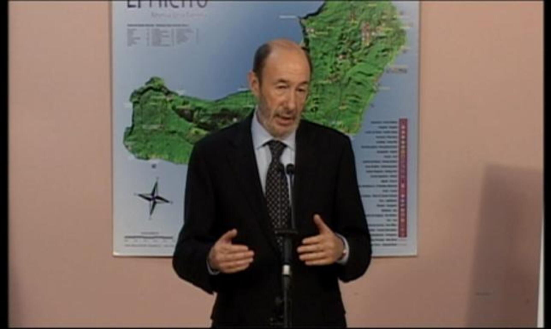 Rubalcaba: «Hay comunidades del PP que prestan ayuda a colegios elitistas»