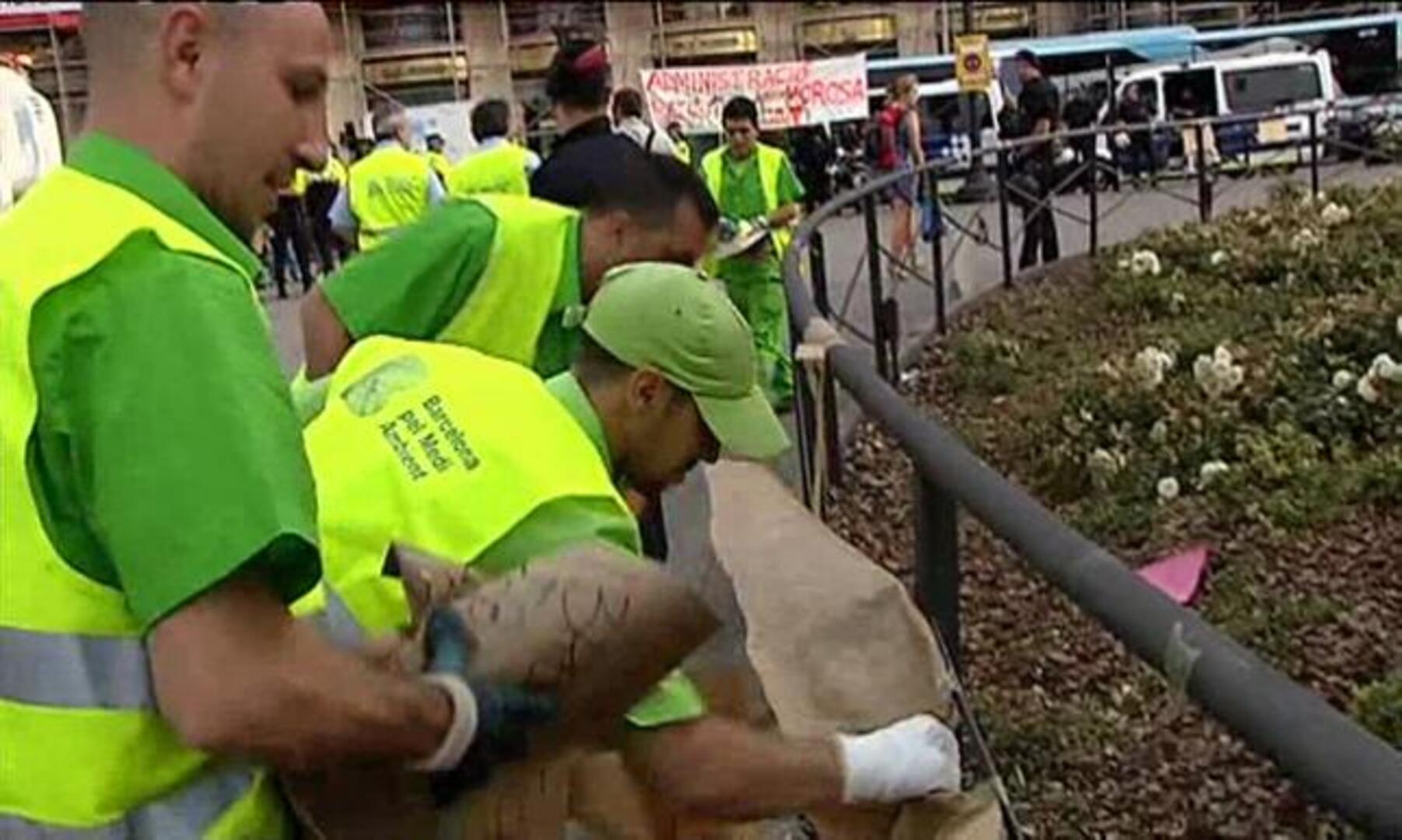 Cien heridos en el desalojo de «indignados» de Barcelona