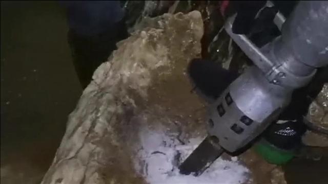 Han perforado y drenado el agua de la cueva donde aún permanece el equipo de fútbol atrapado en Tailandia