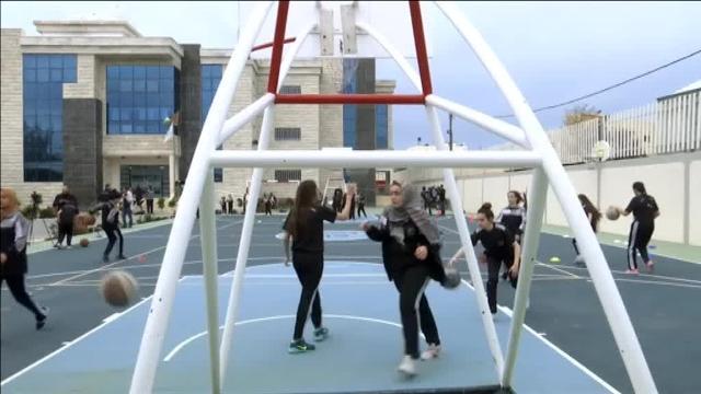 Una escuela de baloncesto desafía la desigualdad en Gaza