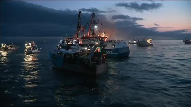 Batalla naval en pleno Canal de la Mancha entre barcos pesqueros ingleses y franceses