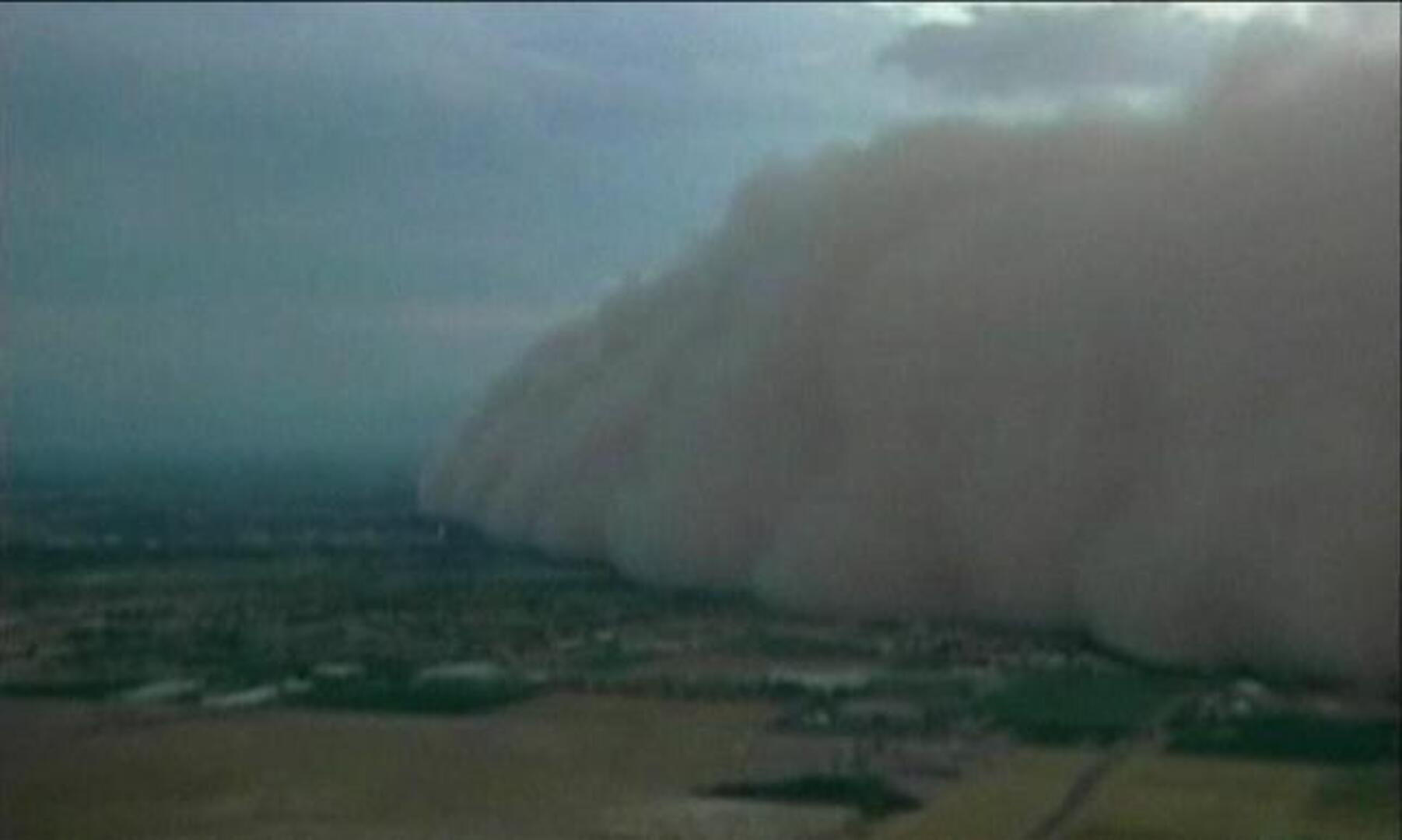 Una tormenta de arena cubre la ciudad de Phoenix