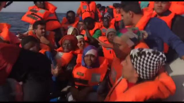 Los 60 inmigrantes del Open Arms llegan a Barcelona