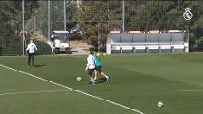 Zidane dirige el tercer entrenamiento de la semana con los jugadores disponibles